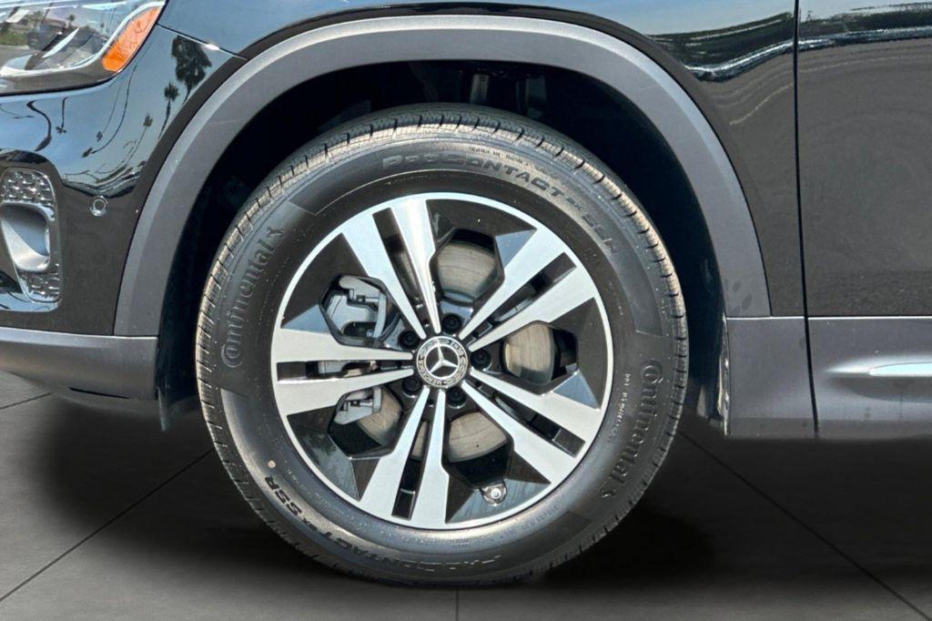new 2025 Mercedes-Benz GLB 250 car, priced at $47,145