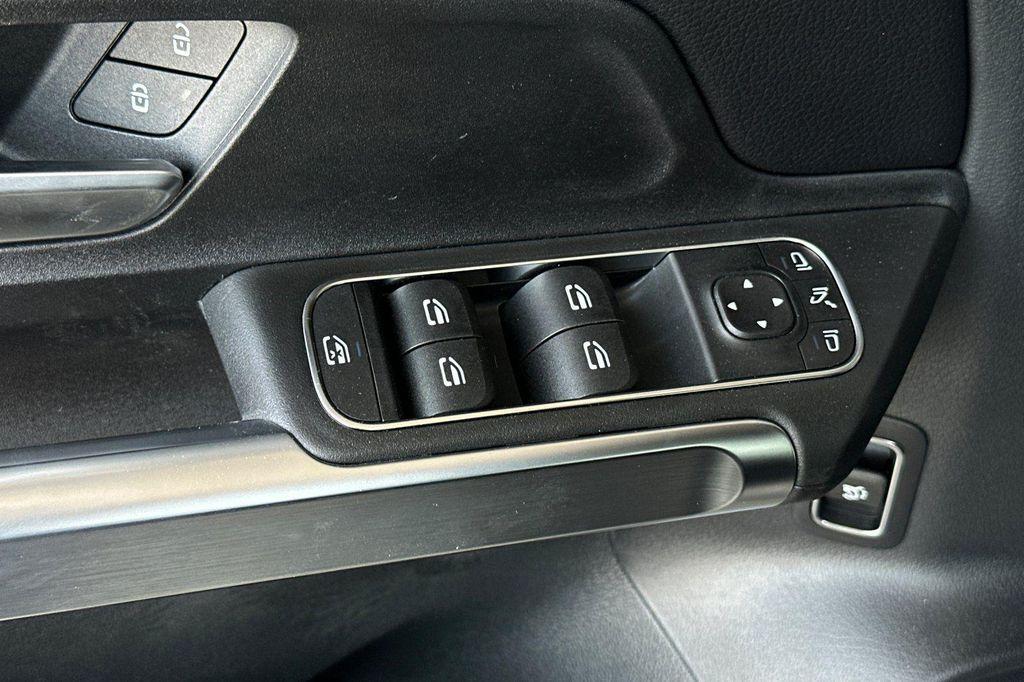 new 2025 Mercedes-Benz GLB 250 car, priced at $47,145