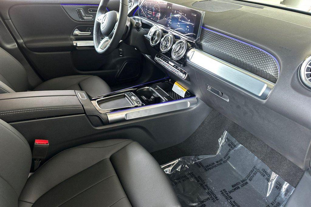 new 2025 Mercedes-Benz GLB 250 car, priced at $47,145