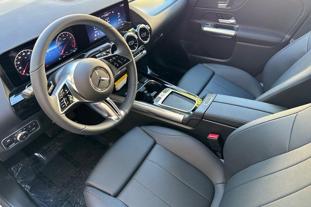 new 2026 Mercedes-Benz GLA 250 car, priced at $44,925