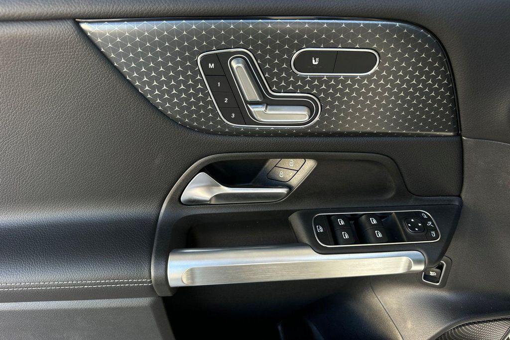 new 2026 Mercedes-Benz GLB 250 car, priced at $40,652