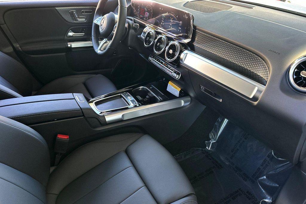 new 2026 Mercedes-Benz GLB 250 car, priced at $40,652