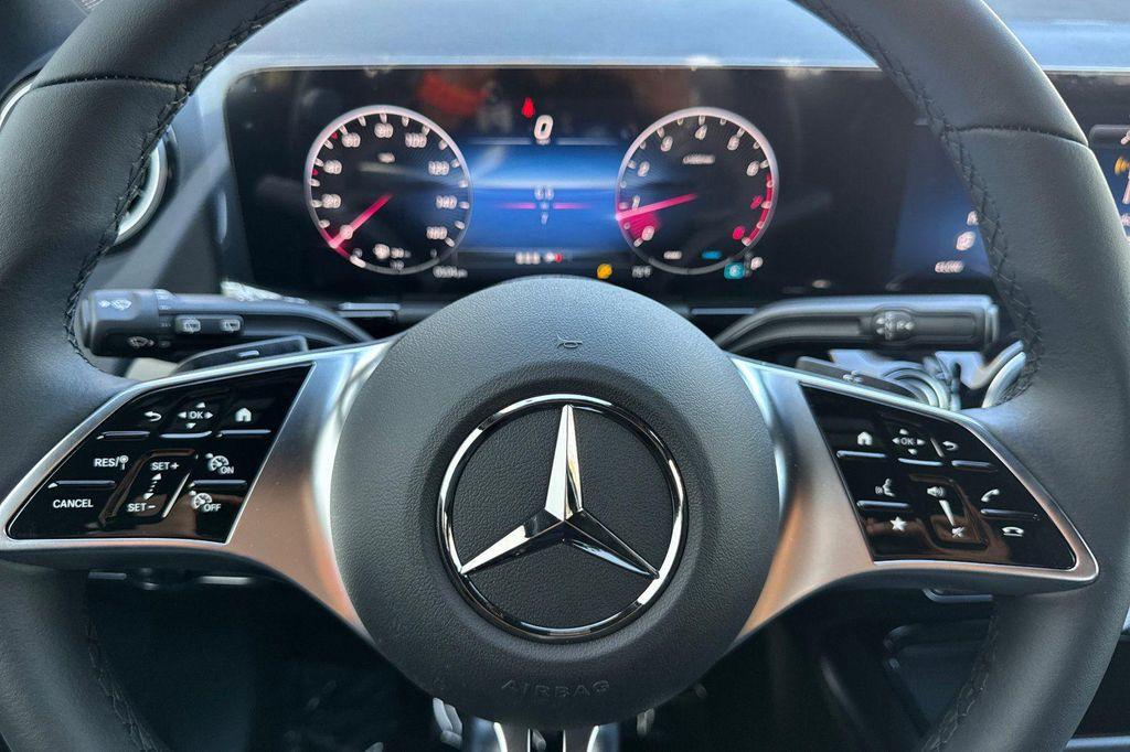 new 2025 Mercedes-Benz GLA 250 car, priced at $38,025