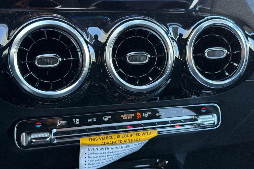 new 2025 Mercedes-Benz GLA 250 car, priced at $38,025