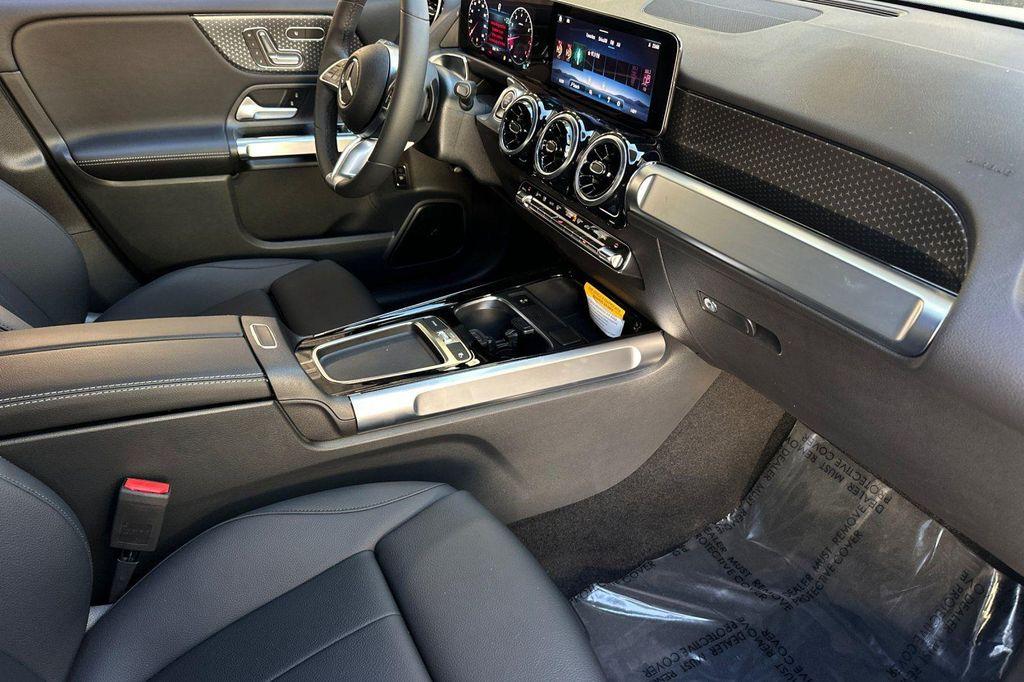 new 2025 Mercedes-Benz GLB 250 car, priced at $40,116