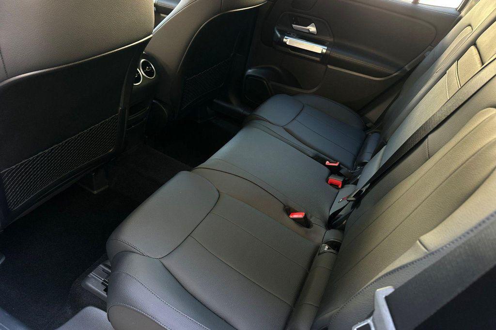 new 2025 Mercedes-Benz GLB 250 car, priced at $40,116