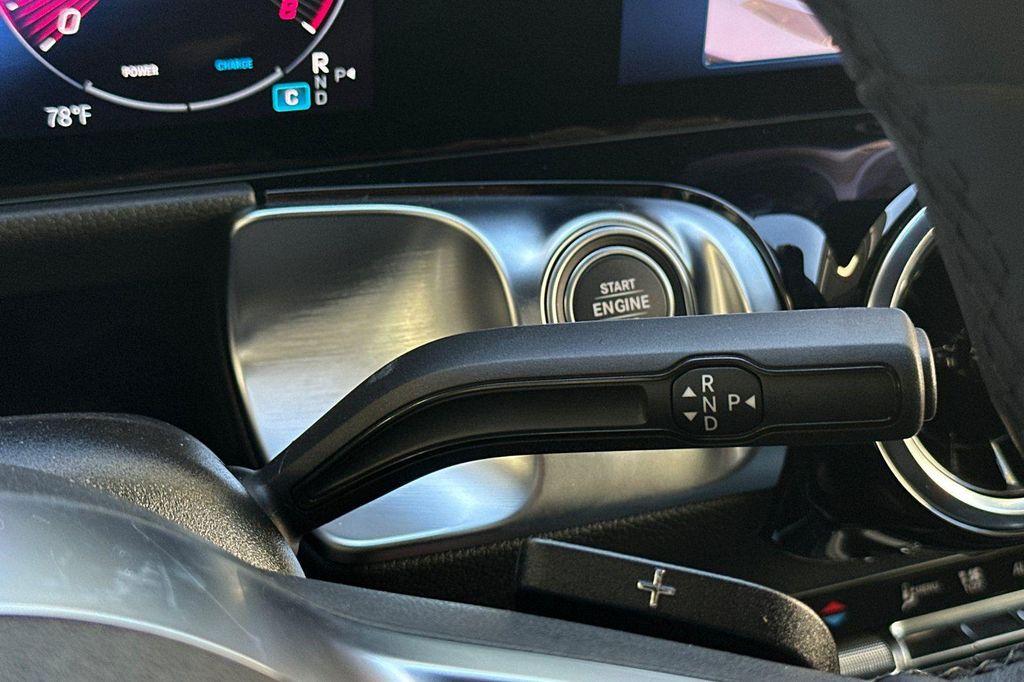 new 2025 Mercedes-Benz GLB 250 car, priced at $40,116