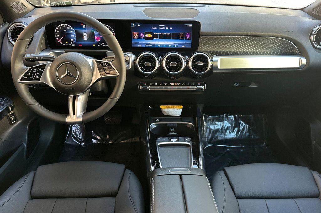 new 2025 Mercedes-Benz GLB 250 car, priced at $40,116
