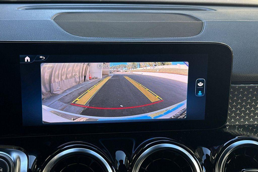 new 2025 Mercedes-Benz GLB 250 car, priced at $40,116