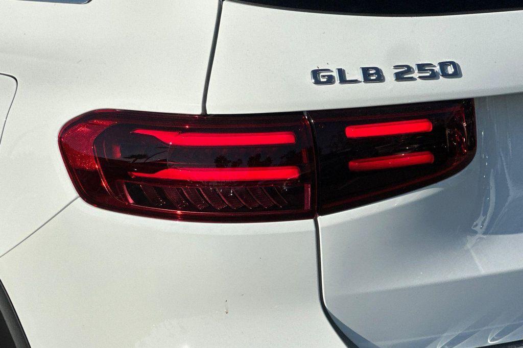 new 2025 Mercedes-Benz GLB 250 car, priced at $40,116