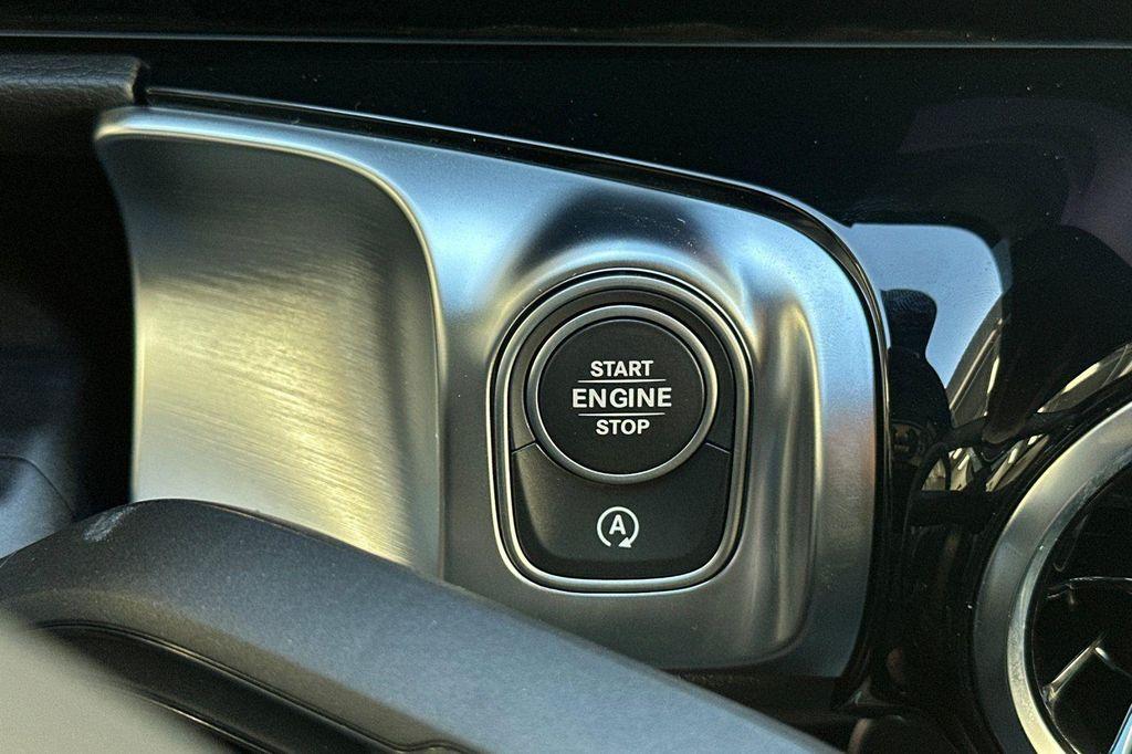 new 2025 Mercedes-Benz GLB 250 car, priced at $40,116