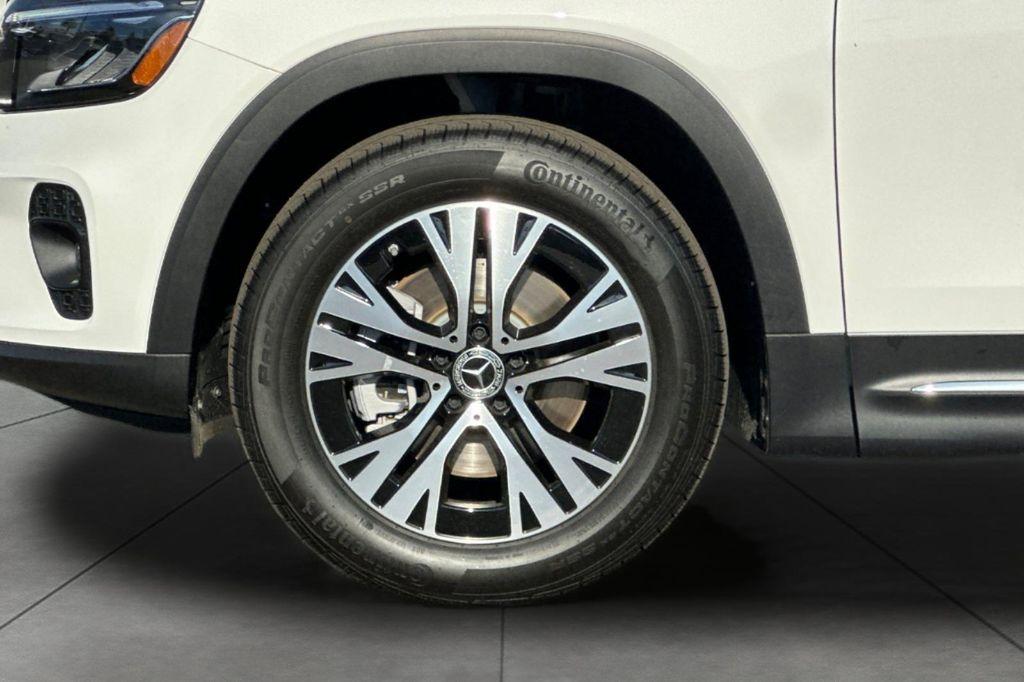 new 2025 Mercedes-Benz GLB 250 car, priced at $40,116