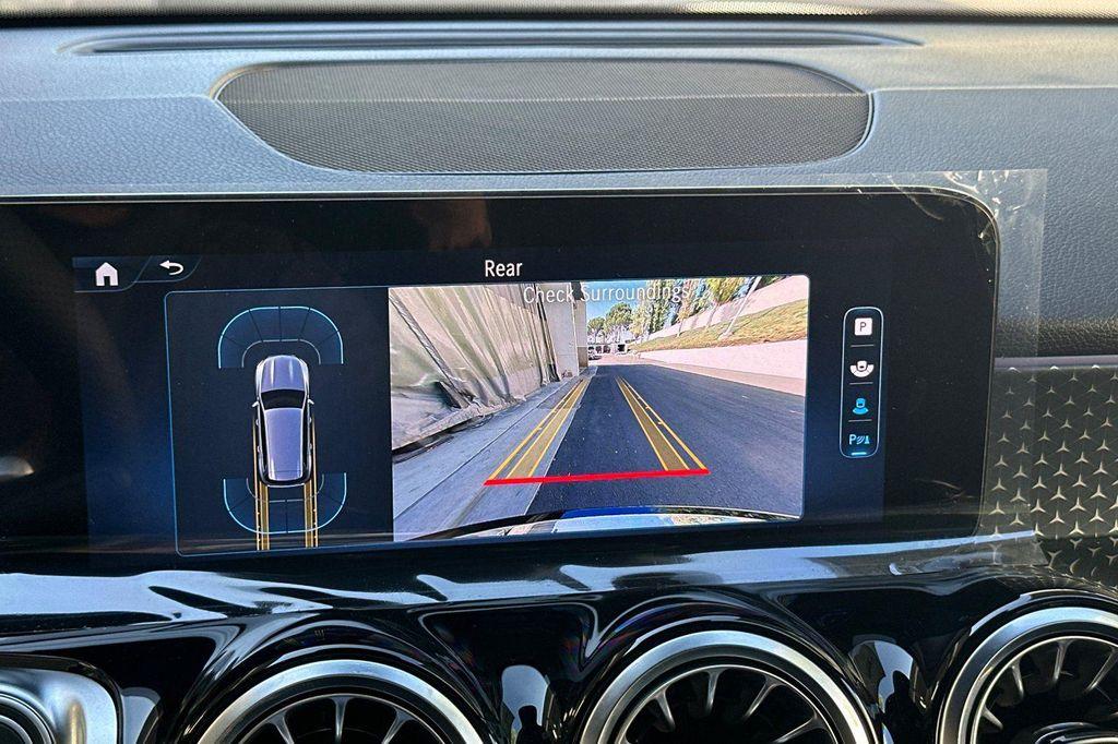 new 2025 Mercedes-Benz GLB 250 car, priced at $44,179