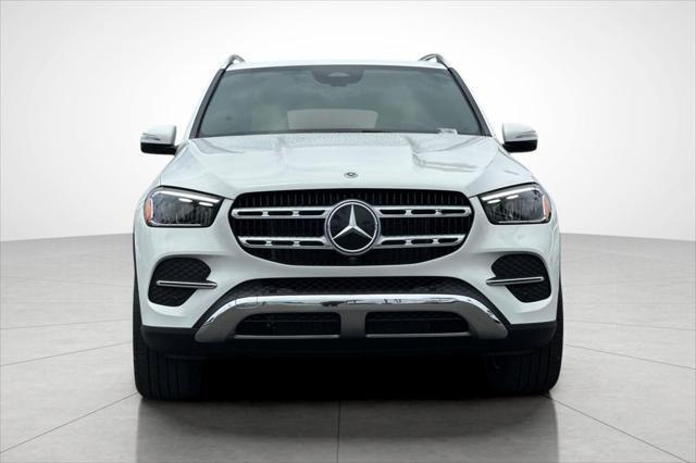 new 2025 Mercedes-Benz GLE 450 car, priced at $70,868
