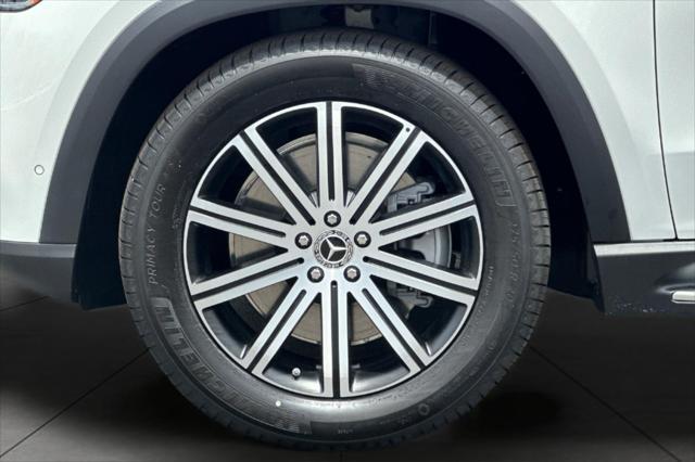 new 2025 Mercedes-Benz GLE 450 car, priced at $70,868