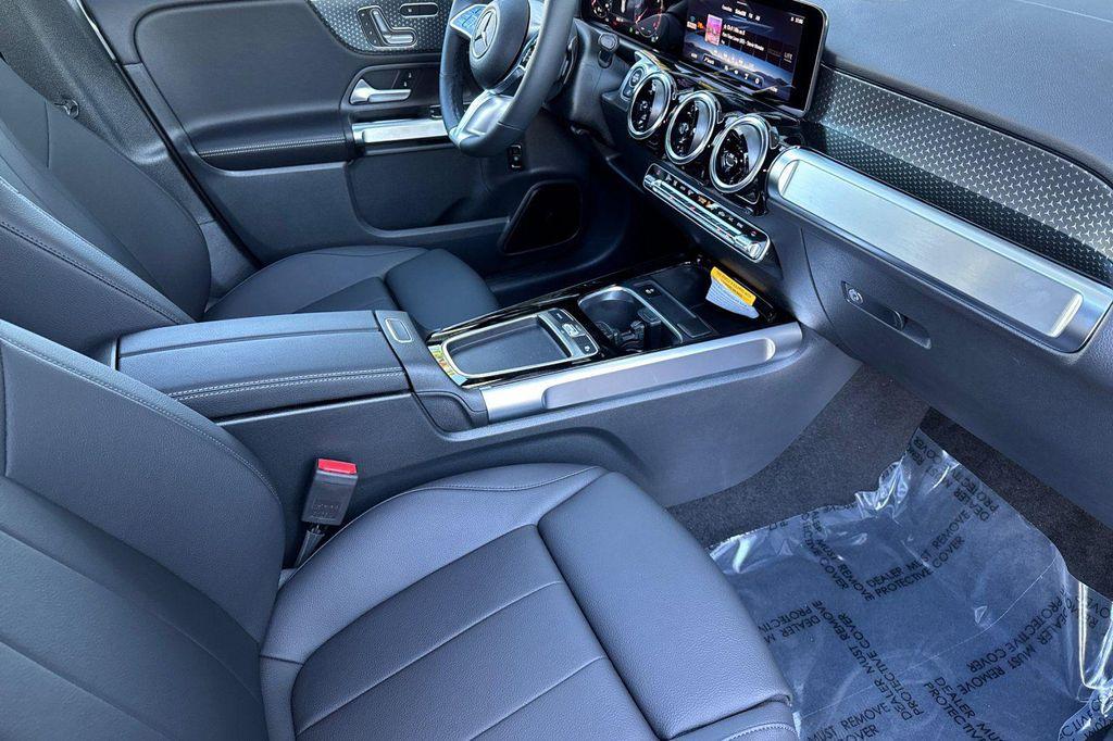 new 2026 Mercedes-Benz GLB 250 car, priced at $41,312