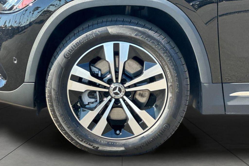 used 2025 Mercedes-Benz GLA 250 car, priced at $37,990