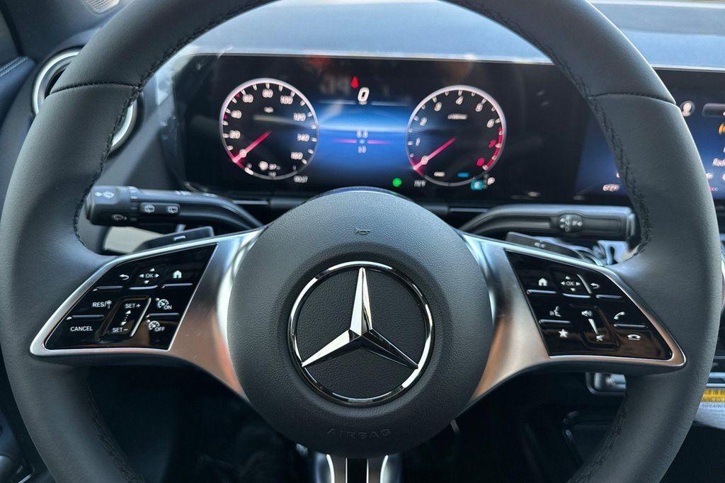 new 2025 Mercedes-Benz GLA 250 car, priced at $38,870