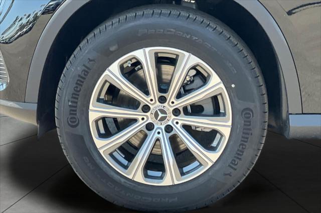 new 2025 Mercedes-Benz GLC 300 car, priced at $51,395