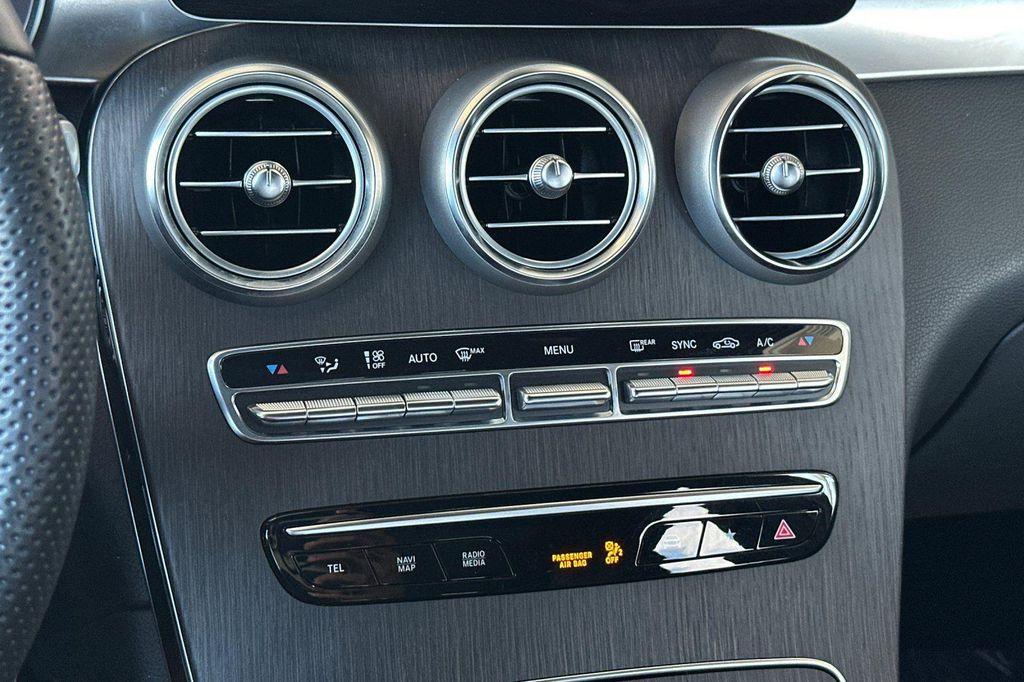 new 2022 Mercedes-Benz GLC 300 car