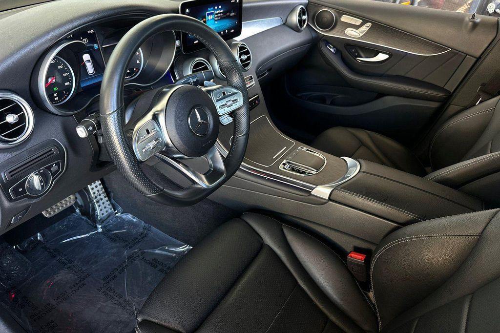 new 2022 Mercedes-Benz GLC 300 car