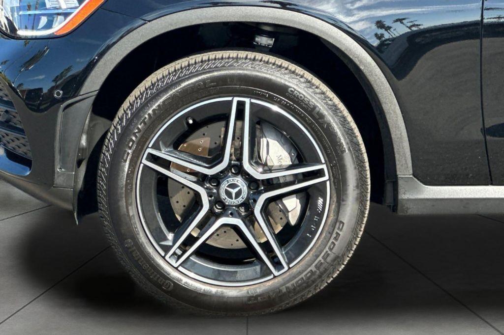 new 2022 Mercedes-Benz GLC 300 car