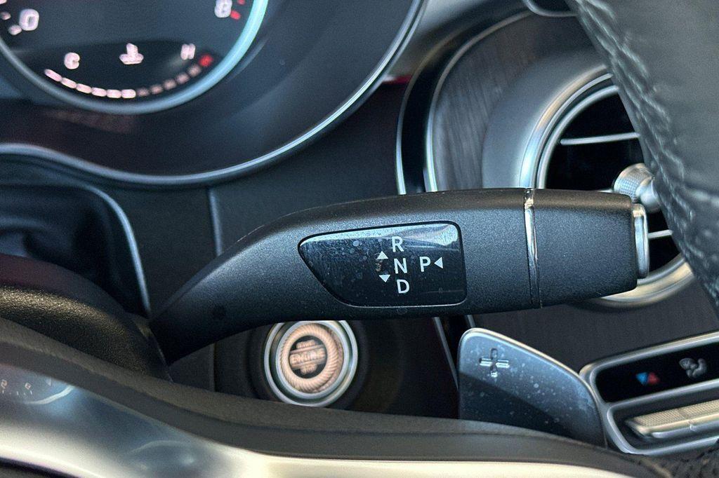 new 2022 Mercedes-Benz GLC 300 car