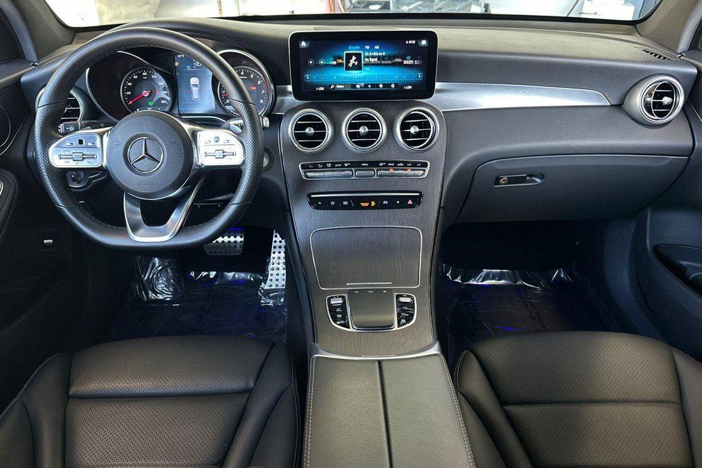 new 2022 Mercedes-Benz GLC 300 car