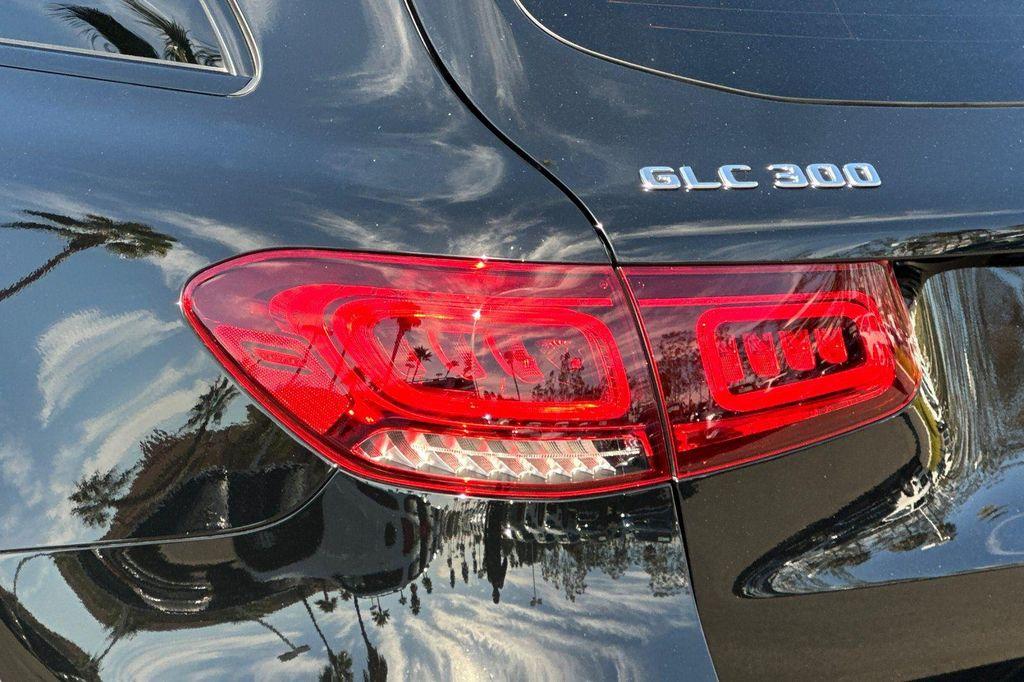 new 2022 Mercedes-Benz GLC 300 car