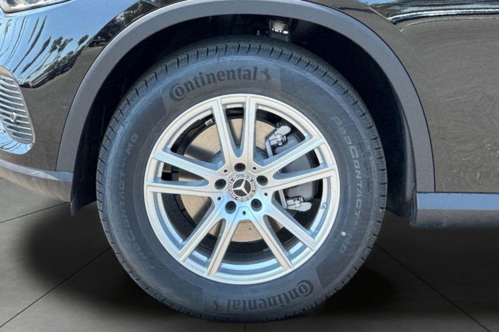 new 2025 Mercedes-Benz GLC 300 car, priced at $51,875