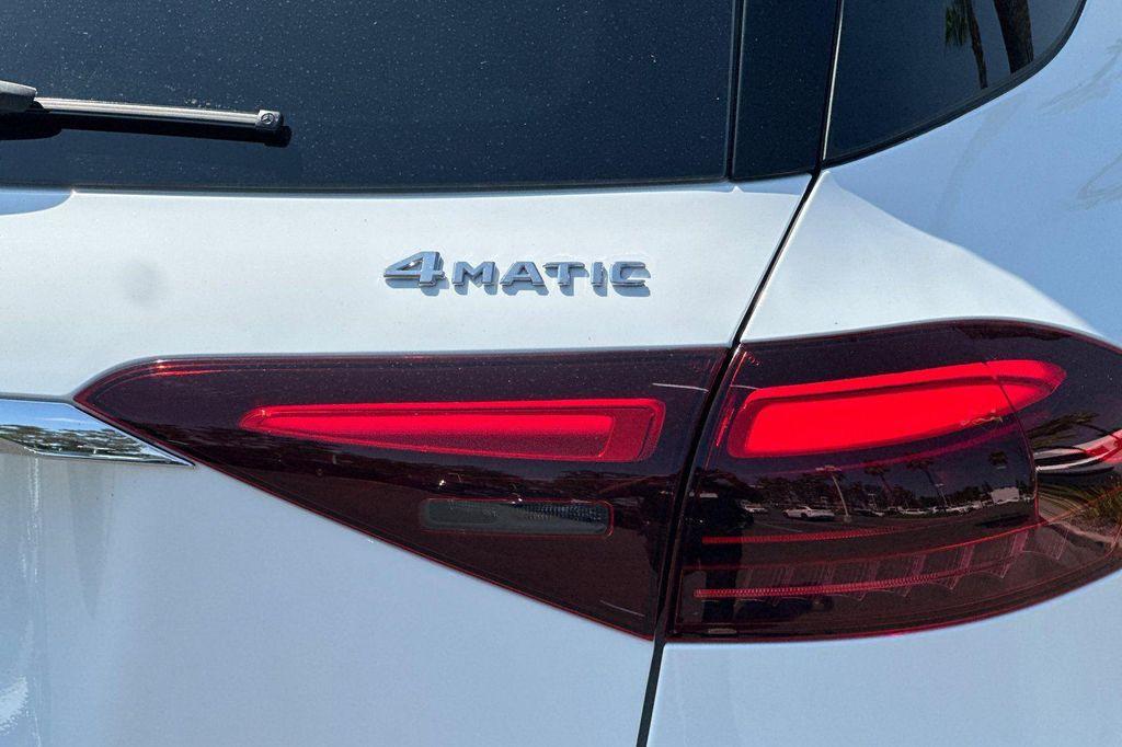 new 2025 Mercedes-Benz GLE 450 car, priced at $80,440