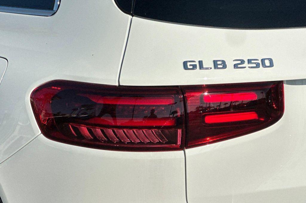new 2025 Mercedes-Benz GLB 250 car, priced at $42,920