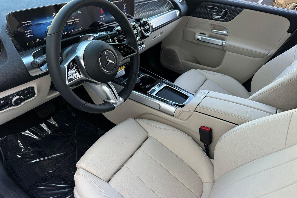 new 2025 Mercedes-Benz GLB 250 car, priced at $42,920