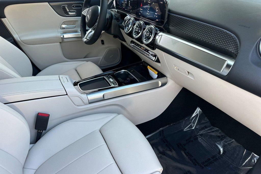 new 2025 Mercedes-Benz GLB 250 car, priced at $42,920