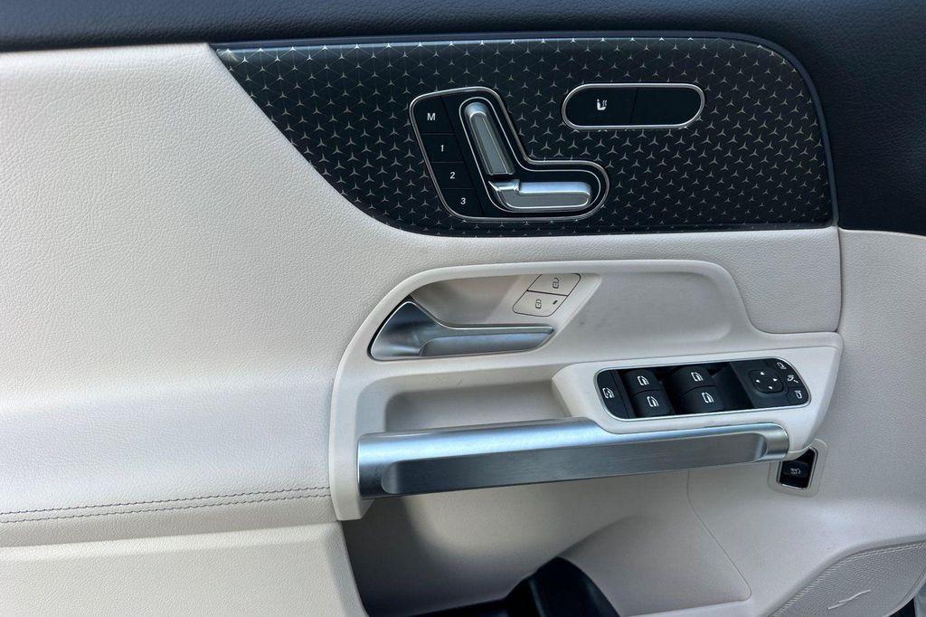 new 2025 Mercedes-Benz GLB 250 car, priced at $42,920