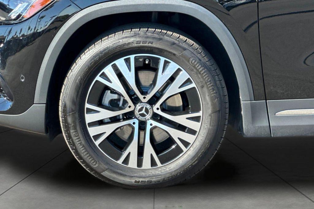 used 2025 Mercedes-Benz GLA 250 car, priced at $37,990