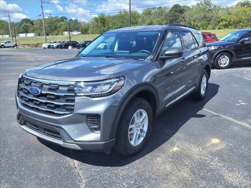 new 2025 Ford Explorer car, priced at $40,948