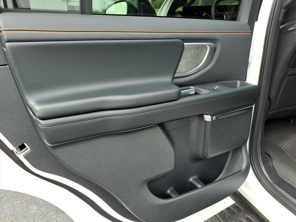 new 2025 Ford Expedition car, priced at $84,290