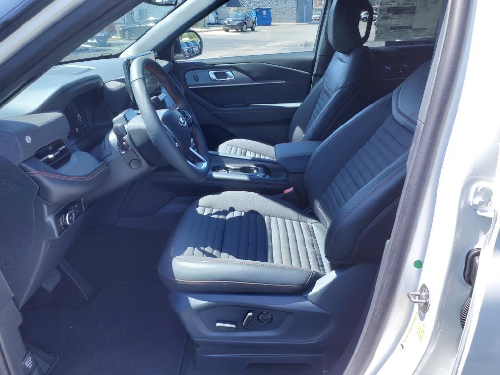 new 2025 Ford Explorer car, priced at $45,962