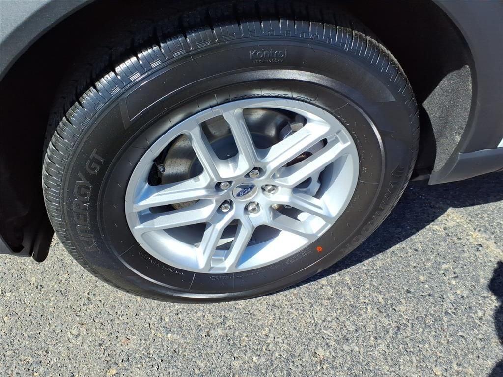 new 2025 Ford Explorer car, priced at $44,213