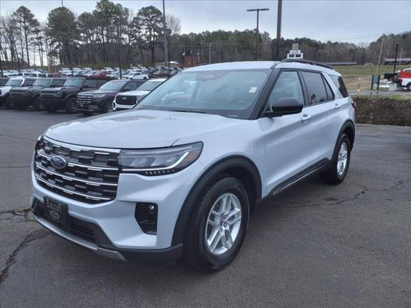 new 2025 Ford Explorer car, priced at $41,624