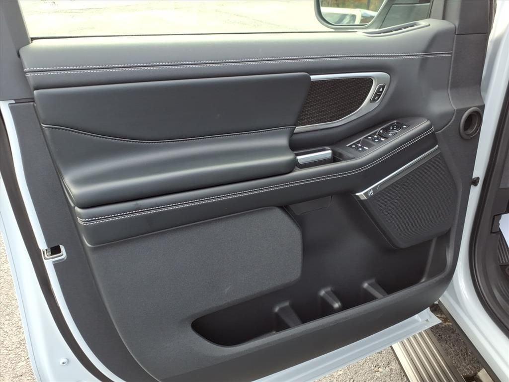 new 2025 Ford Expedition car, priced at $84,730