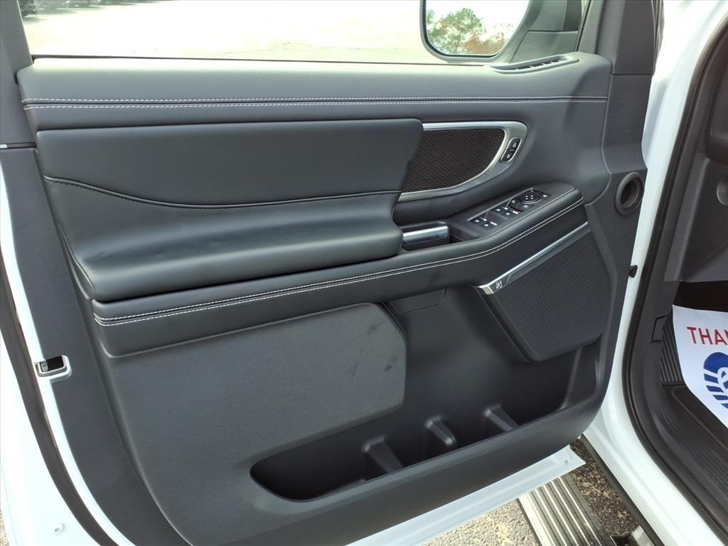 new 2025 Ford Expedition car, priced at $85,230