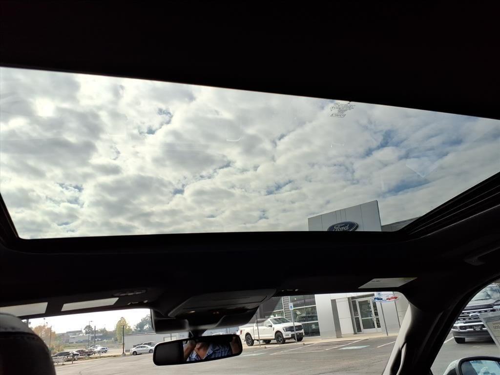 new 2025 Ford Expedition car, priced at $85,230