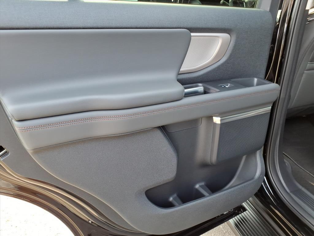 new 2025 Ford Expedition car, priced at $70,781