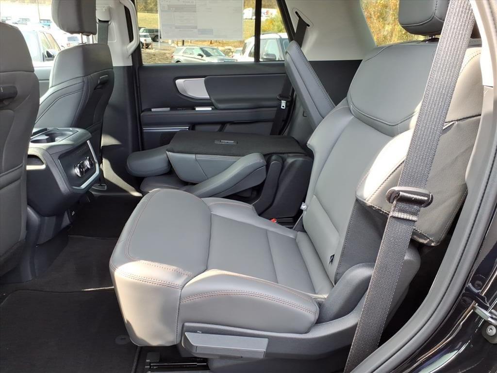 new 2025 Ford Expedition car, priced at $70,781