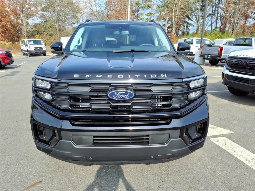 new 2025 Ford Expedition car, priced at $70,781