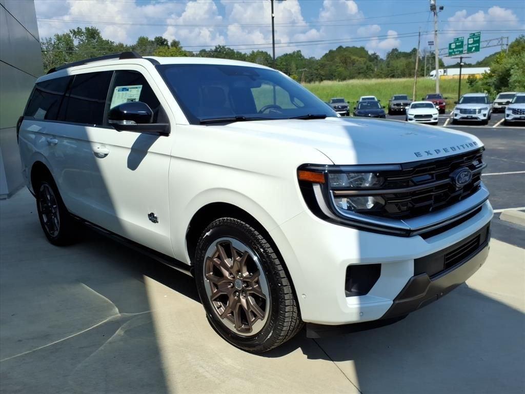 new 2025 Ford Expedition car, priced at $84,665