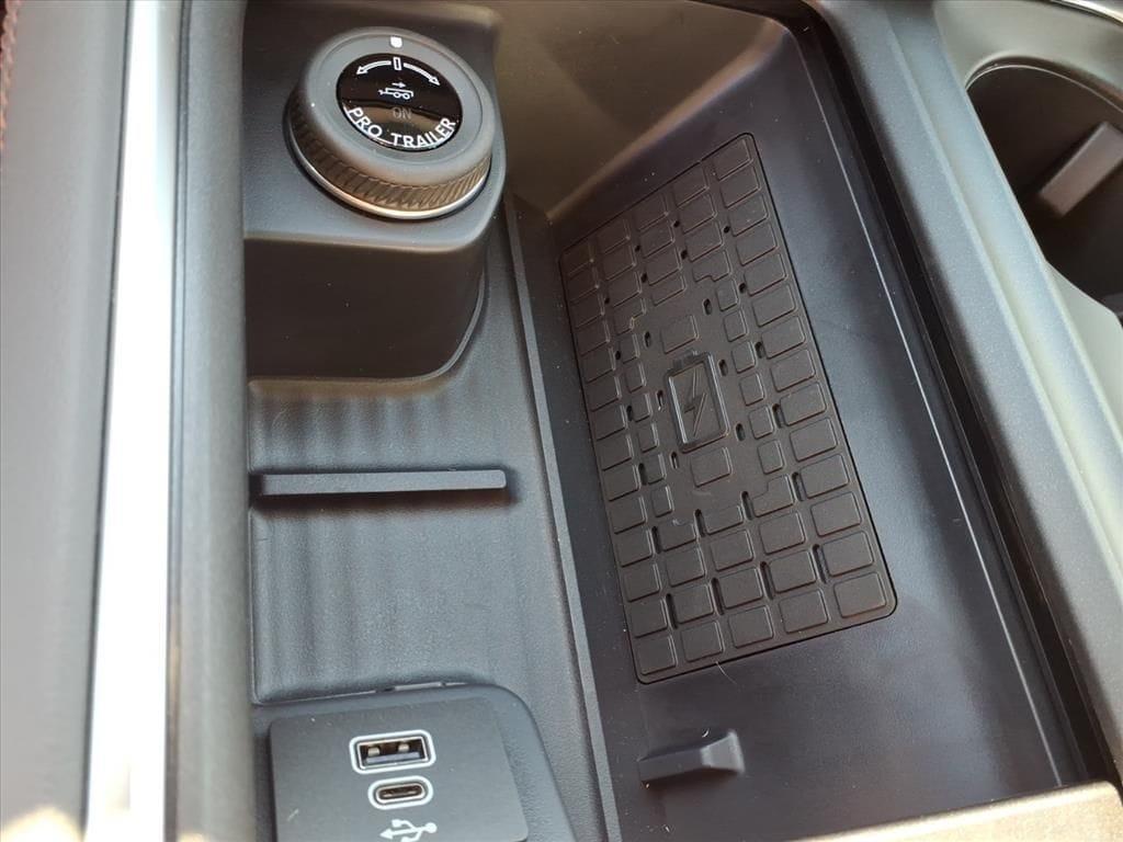 new 2025 Ford Expedition Max car, priced at $72,408