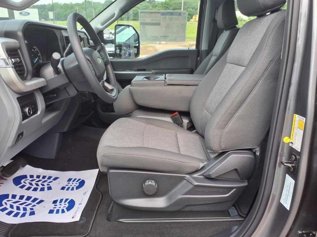 new 2025 Ford F-250 car, priced at $58,962